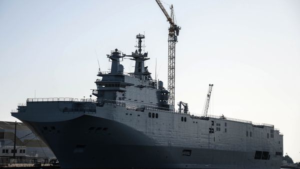 Десантный корабль Владивосток класса Мистраль в доках французской компании SNX France
