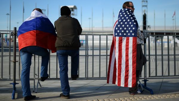 Флаг США и флаг России