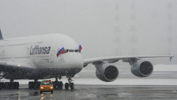 Прилет авиалайнера Lufthansa A380 в аэропорт Внуково