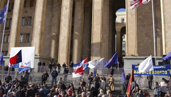 Акция протеста оппозиции у парламента Грузии