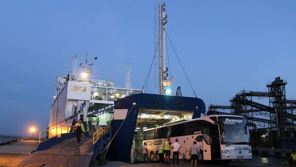 Поезд Симферополь - Москва на Керченской паромной переправе Поезд Симферополь - Москва на Керченской паромной переправе