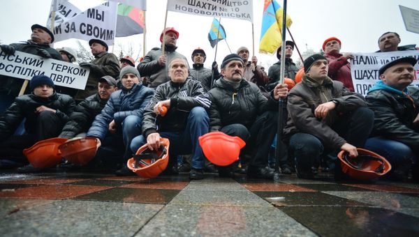 Акция протеста шахтеров у здания Верховной рады в Киеве