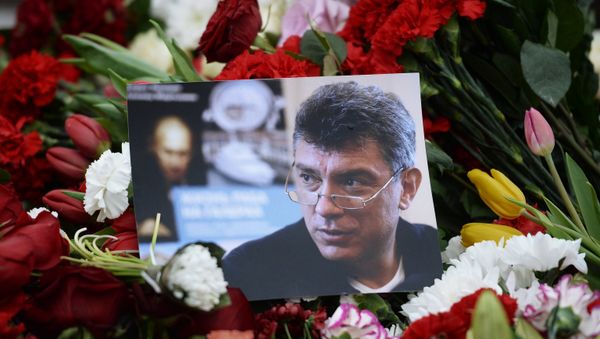 Цветы на месте убийства политика Бориса Немцова