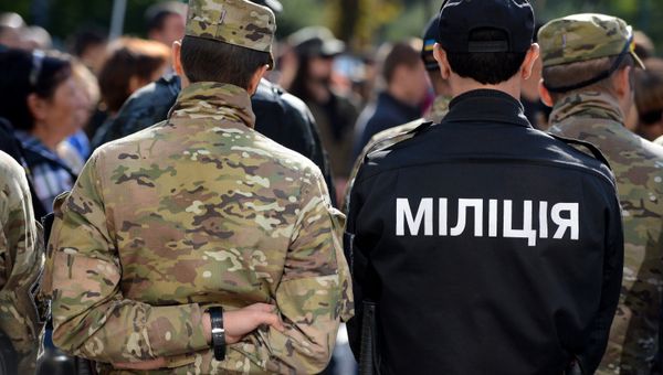 Пикет объединения Свобода в поддержку закона об очищении власти Пикет объединения Свобода в поддержку закона об очищении власти