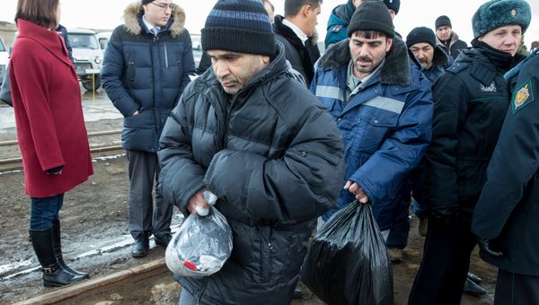 В порт Корсаков доставлены пострадавшие с траулера Дальний Восток В порт Корсаков доставлены пострадавшие с траулера Дальний Восток