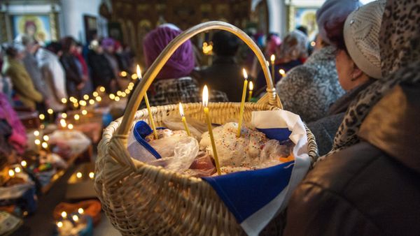 Освящение пасхальных куличей в Великую субботу