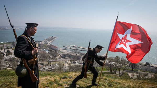 Водружение флага на гору Митридат в Керчи