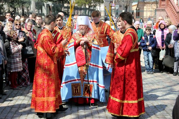 Встреча Благодатного огня в Симферополе Встреча Благодатного огня в Симферополе