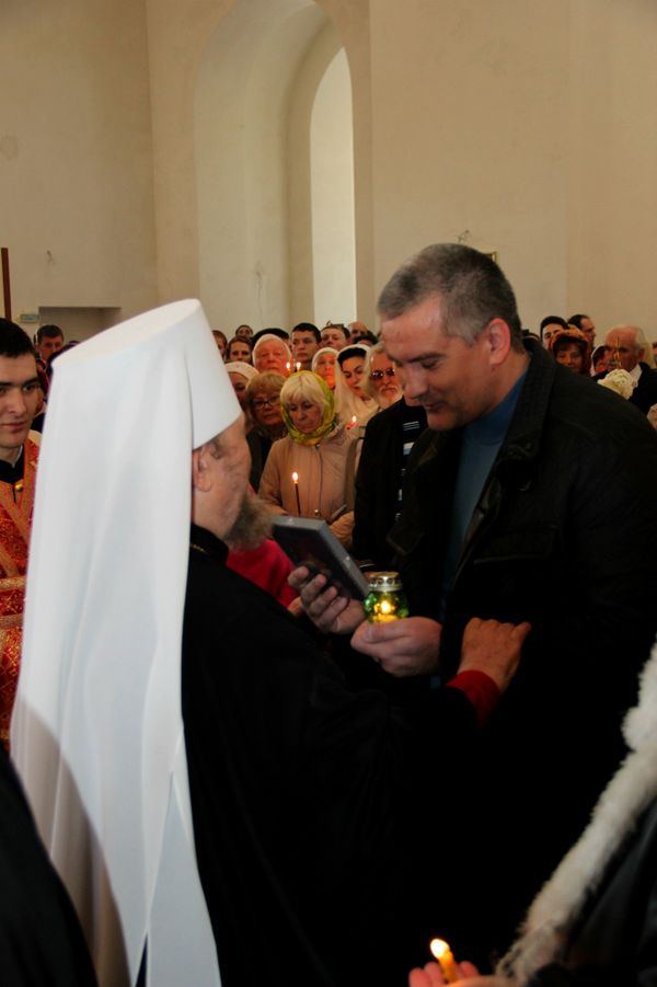 Встреча Благодатного огня в Симферополе Встреча Благодатного огня в Симферополе
