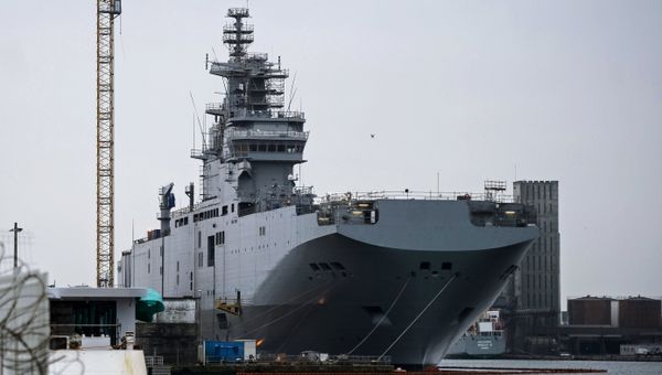 Cудостроительный завод фирмы STX Europe в городе Сен-Назер