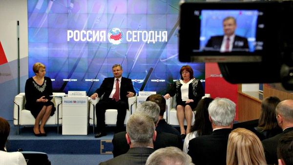 Александр Жданов - министр ЖКХ РК и нач. инспекции по жилищному надзору РК Ирина Кондратюк