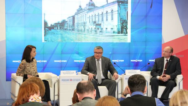 главный архитектор города Симферополя Эрнст МАВЛЮТОВ и глава администрации города Симферополя Геннадий БАХАРЕВ