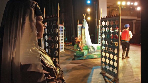 Репетиция спектакля в Крымскотатарском музыкально-драматическом театре Симферополя Репетиция спектакля в Крымскотатарском музыкально-драматическом театре Симферополя