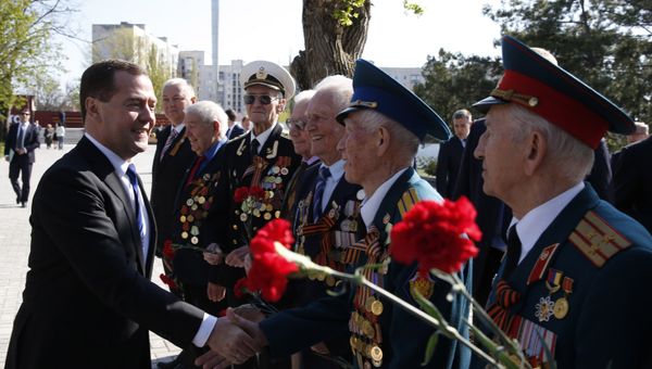 Рабочая поездка премьер-министра РФ Д.Медведева в Крымский федеральный округ Рабочая поездка премьер-министра РФ Д.Медведева в Крымский федеральный округ