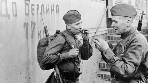 Советские солдаты Советские солдаты