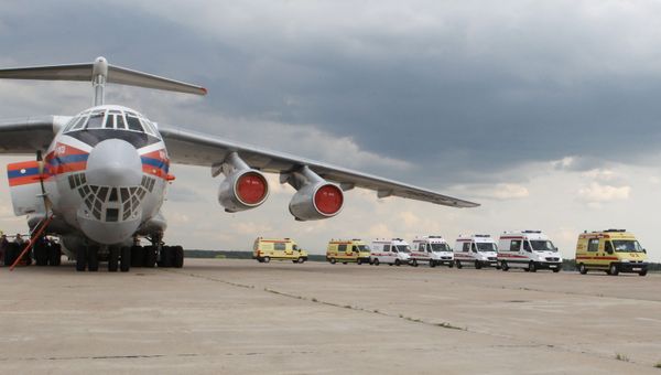 Встреча самолета МЧС с пострадавшими в авиакатастрофе под Петрозаводском на аэродроме Раменское