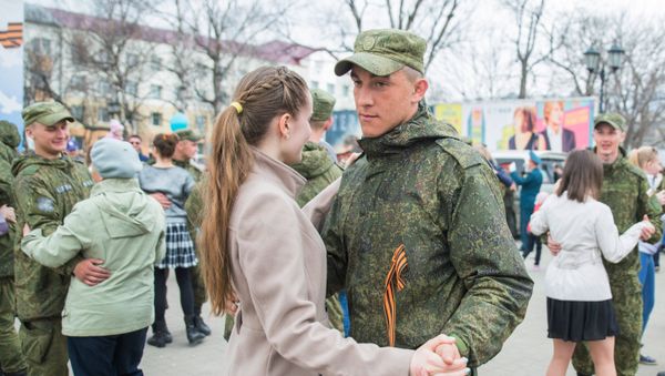 Флэшмоб Вальс Победы в Южно-Сахалинске