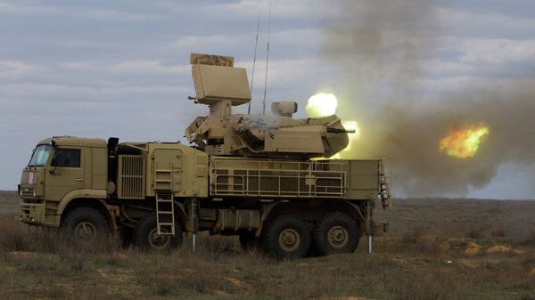 Работа пушечного модуля зенитно-ракетного комплекса Панцирь-С