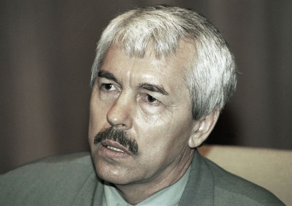 Юрий Мешков