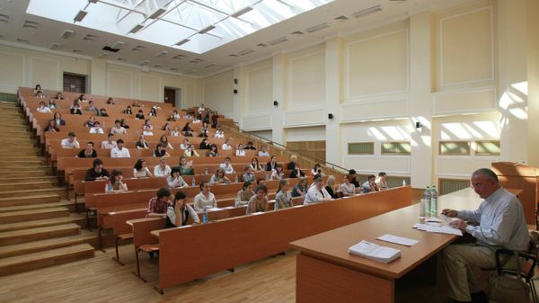 Вступительные экзамены в ВУЗ. Архивное фото